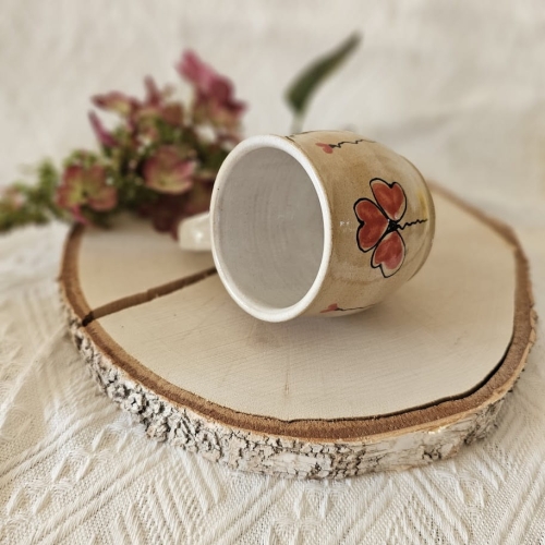 Kubek piaskowy ceramiczny koniczyna czerwona ręcznie malowany i toczony