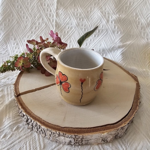 Kubek piaskowy ceramiczny koniczyna czerwona ręcznie malowany i toczony