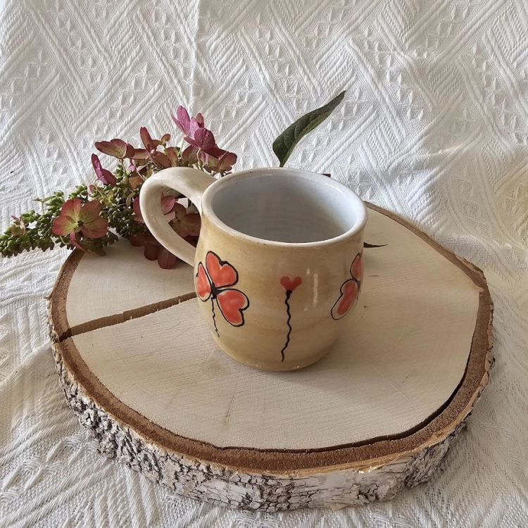 Kubek piaskowy ceramiczny koniczyna czerwona ręcznie malowany i toczony