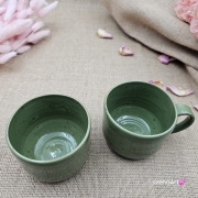 Pistacjowo - zielony kubek ceramiczny z uchem ręcznie toczony zielony kubeczek