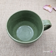 Pistacjowo - zielony kubek ceramiczny z uchem ręcznie toczony zielony kubeczek