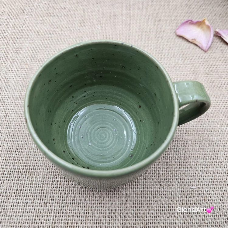 Pistacjowo - zielony kubek ceramiczny z uchem ręcznie toczony zielony kubeczek