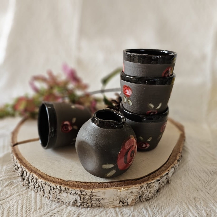 Kubek ceramiczny do espresso róże ręcznie malowane brązowe espresso
