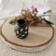 Mlecznik ceramiczny brązowy w ręcznie malowane białe listki rękodzieło ręcznie toczone