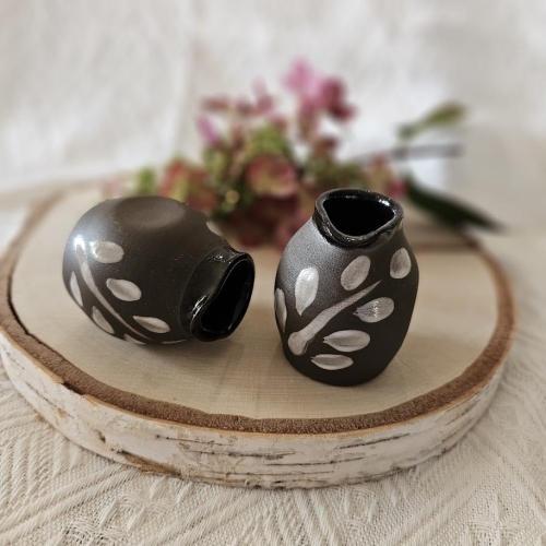 Mlecznik ceramiczny brązowy w ręcznie malowane białe listki rękodzieło ręcznie toczone