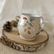 Kubek ceramiczny ręcznie malowany - motyw kwiatowy + duże ucho dość ciężki rękodzieło kaszubskie