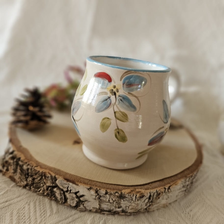 Kubek ceramiczny ręcznie malowany - motyw kwiatowy + duże ucho dość ciężki rękodzieło kaszubskie