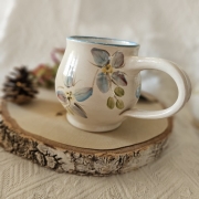 Kubek ceramiczny ręcznie malowany - motyw kwiatowy + duże ucho dość ciężki rękodzieło kaszubskie
