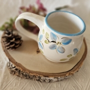 Kubek ceramiczny ręcznie malowany - motyw kwiatowy + duże ucho dość ciężki rękodzieło kaszubskie
