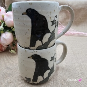 Kubek czarny KOS beżowo-piaskowy ceramiczny nakrapiany ręcznie toczony z ptakiem kubek ptak z czarnym kosem kos