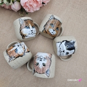 Kubek ceramiczny beżowo-piaskowy ceramiczny z uchem ręcznie toczony i malowany z kotkiem kubek kot ręcznie malowany poj. ok. 300-320 ml