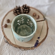 Lampion ceramiczny zielony na świeczkę - z uchwytem rękodzieło ręcznie toczony i wycinany