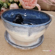 Filiżanka KOŃ ceramiczna ze spodkiem i srokatym koniem w środku ręcznie toczona i malowana koń ze spodkiem prezent w kolorze beżu i niebieskiego przenikającym się kubek z koniem filiżanka z koniem srokatym