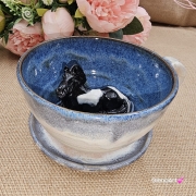 Filiżanka KOŃ ceramiczna ze spodkiem i srokatym koniem w środku ręcznie toczona i malowana koń ze spodkiem prezent w kolorze beżu i niebieskiego przenikającym się kubek z koniem filiżanka z koniem srokatym