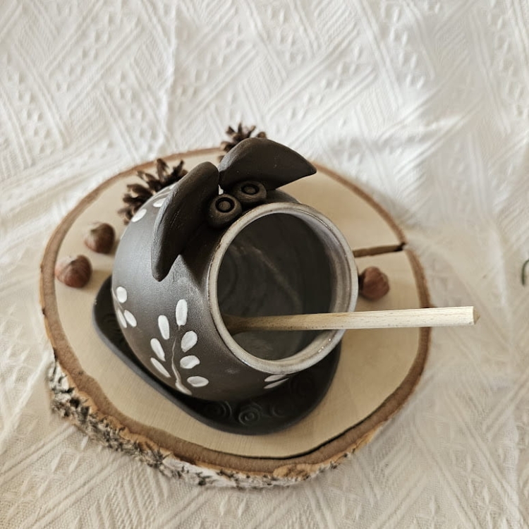 Pojemnik ceramiczny Świnka + Podstawka brązowa na sól kmpl. rękodzieło ręcznie toczony