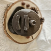 Pojemnik ceramiczny Świnka + Podstawka brązowa na sól kmpl. rękodzieło ręcznie toczony