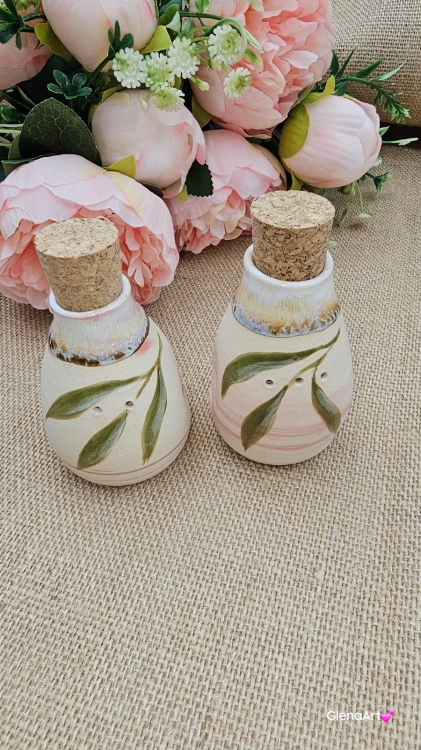 Zestaw ceramiczny do przypraw - Sól i pieprz z zatyczkami z korka sypane od góry ręcznie toczone i malowane rękodzieło piękny zestaw ceramiczny z wygodnym wgłębieniem do chwytania