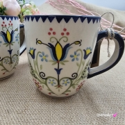 Kubek ceramiczny Bell dekoracja Tulipan kaszubska ceramika ręcznie zdobiona Arbata kubek tulipan wzór kaszubski rękodzieło metoda stempelka