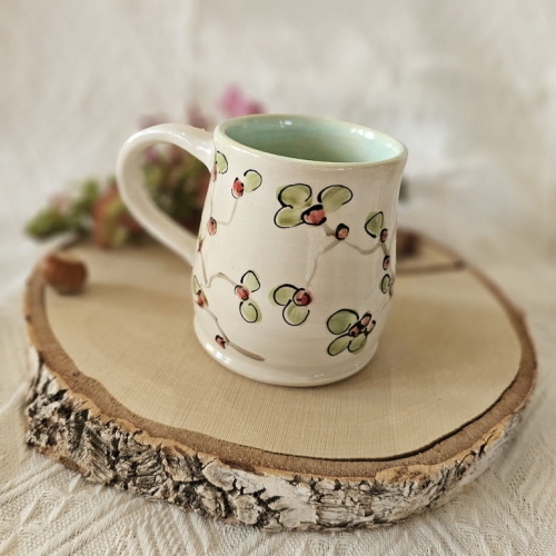 Kubek ceramiczny kwiaty czerwone dość ciężki rękodzieło ręcznie toczony i malowany