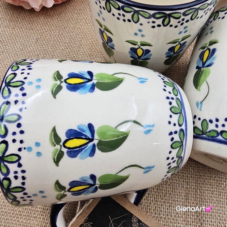 Kubek ceramiczny Bell dekoracja Słupska kaszubska ceramika ręcznie zdobiona Arbata kubek słupski wzór kaszubski rękodzieło metoda stempelka