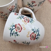 Kubek ceramiczny Bell dekoracja Róże kaszubska ceramika ręcznie zdobiona Arbata kubek róże wzór kaszubski rękodzieło metoda stempelka róże na kubku