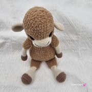 Owieczka na szydełku rękodzieło brązowa owieczka owca wykonana szydełkiem maskotka owca pluszowa owieczka miś