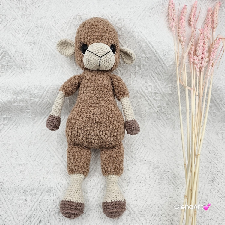 Owieczka na szydełku rękodzieło brązowa owieczka owca wykonana szydełkiem maskotka owca pluszowa owieczka miś