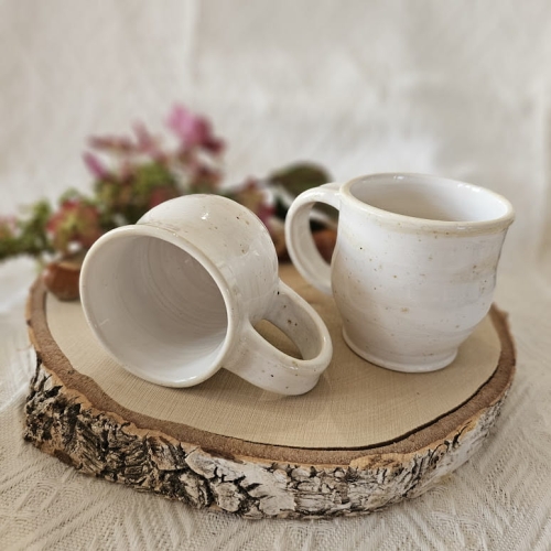 Kubek ceramiczny biały beczułka z uchem rękodzieło ręcznie toczony