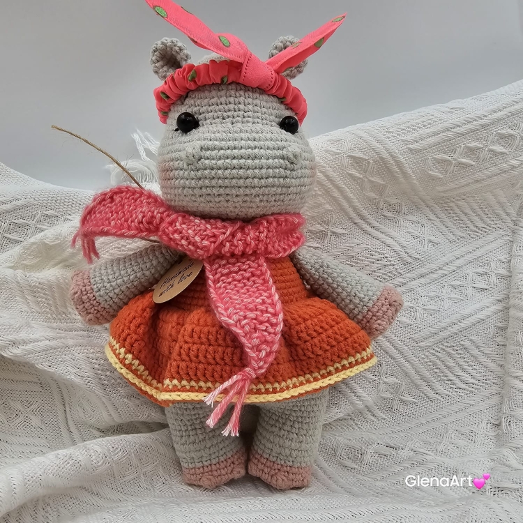 Hipcia w sukience na szydełku hipopotam na szydełku w sukience hipcia rękodzieło maskotka hipcia wykonane na szydełku