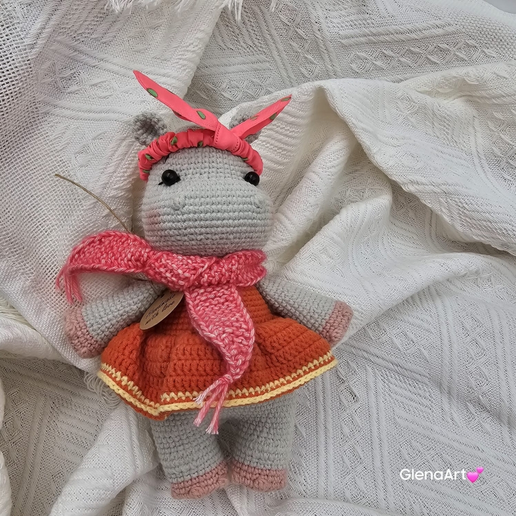 Hipcia w sukience na szydełku hipopotam na szydełku w sukience hipcia rękodzieło maskotka hipcia wykonane na szydełku