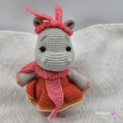 Hipcia w sukience na szydełku hipopotam na szydełku w sukience hipcia rękodzieło maskotka hipcia wykonane na szydełku