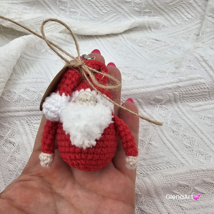 Skrzat GNOM ELF na szydełku zawieszka brelok na szydełku rękodzieło maskotka do zaczepienia wykonane na szydełku ELFIK skrzat gnom na szydełku