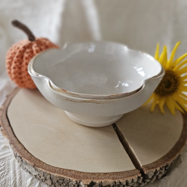 Miska ceramiczna biała koniczyna średnia rękodzieło ręcznie toczona