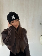 Czapka LAMANUEL NEEDS czarna zimowa/jesienna UNI z haftowanym logo LaManuel