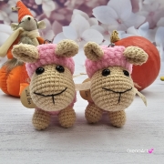 OWIECZKA / BARANEK na szydełku zawieszka brelok na szydełku rękodzieło maskotka do zaczepienia wykonane na szydełku Owca na szydełku dziargana Baranek różowy owieczka różowa