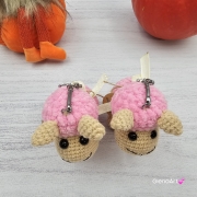 OWIECZKA / BARANEK na szydełku zawieszka brelok na szydełku rękodzieło maskotka do zaczepienia wykonane na szydełku Owca na szydełku dziargana Baranek różowy owieczka różowa