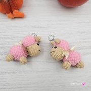 OWIECZKA / BARANEK na szydełku zawieszka brelok na szydełku rękodzieło maskotka do zaczepienia wykonane na szydełku Owca na szydełku dziargana Baranek różowy owieczka różowa