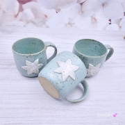 Kubek śnieżynka świąteczny ceramiczny z nakrapianej gliny zimny błękit z białą śnieżynką - poj. ok. 350 ml z uchem ręcznie toczony niebieski kubek zimowy śnieżynka świąteczny kubek ze śnieżynką