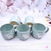 Kubek renifer świąteczny ceramiczny nakrapiany zimny błękit z Reniferem - 350 ml z uchem ręcznie toczony niebieski kubek zimowy renifer świąteczny kubek z reniferem