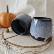 Kubek ceramiczny z uchem Beczułka ręcznie robiony 320 ml - RÓŻOWE KROPLE rękodzieło kolor przenikający róż