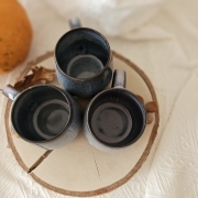 Kubek ceramiczny z uchem Beczułka ręcznie robiony 320 ml - RÓŻOWE KROPLE rękodzieło kolor przenikający róż