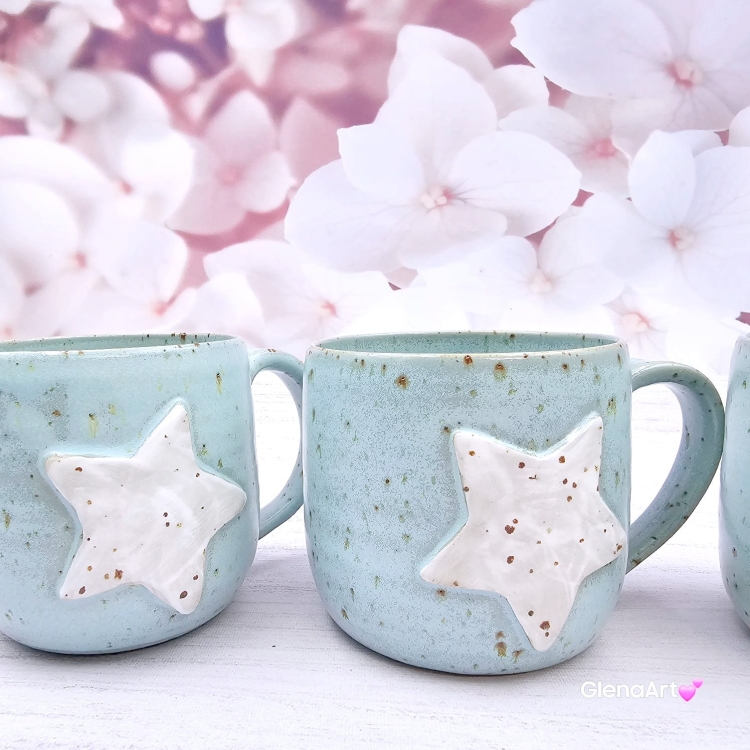 Kubek z choinką świąteczny ceramiczny z nakrapianej gliny zimny błękit kubek choinka - poj. ok. 350 ml z uchem ręcznie toczony niebieski kubek zimowy biała choinka świąteczny kubek z choinką
