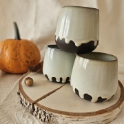 Kubek ceramiczny z uchem Beczułka ręcznie robiony biały-perła 300 ml - PERŁA rękodzieło kolor perłowy