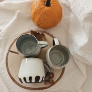 Kubek ceramiczny z uchem Beczułka ręcznie robiony biały-perła 300 ml - PERŁA rękodzieło kolor perłowy