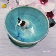 Filiżanka błękitna BULDOG z BULDOŻKIEM biało-czarnym i czerwoną obróżką Francuskim PIESKIEM ceramiczna ze spodkiem i zwierzakiem w środku ręcznie toczona i malowana elegancka filiżanka z pięknym szkliwem BULDOŻEK FRANCUSKI kubek z buldożkiem buldożek