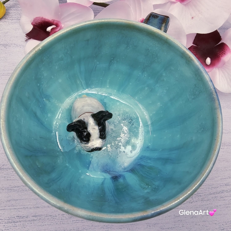 Filiżanka błękitna BULDOG z BULDOŻKIEM biało-czarnym i czerwoną obróżką Francuskim PIESKIEM ceramiczna ze spodkiem i zwierzakiem w środku ręcznie toczona i malowana elegancka filiżanka z pięknym szkliwem BULDOŻEK FRANCUSKI kubek z buldożkiem buldożek