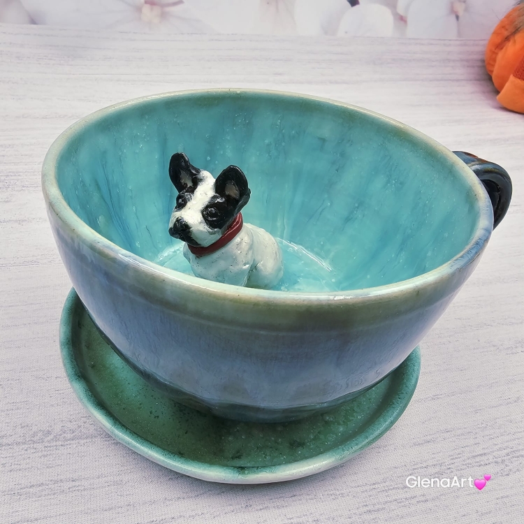 Filiżanka błękitna BULDOG z BULDOŻKIEM biało-czarnym i czerwoną obróżką Francuskim PIESKIEM ceramiczna ze spodkiem i zwierzakiem w środku ręcznie toczona i malowana elegancka filiżanka z pięknym szkliwem BULDOŻEK FRANCUSKI kubek z buldożkiem buldożek