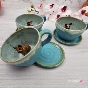 Filiżanka ze spodkiem pieskiem BULDOŻKIEM FRANCUSKIM ceramiczna ze spodkiem i karmelowym pieskiem ręcznie toczona i malowana elegancka filiżanka z pięknym szkliwem BULDOŻEK FRANCUSKI kubek z pieskiem buldożkiem biszkoptowym