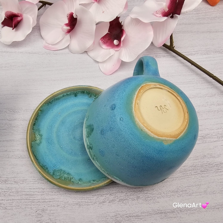 Filiżanka ze spodkiem pieskiem BULDOŻKIEM FRANCUSKIM ceramiczna ze spodkiem i karmelowym pieskiem ręcznie toczona i malowana elegancka filiżanka z pięknym szkliwem BULDOŻEK FRANCUSKI kubek z pieskiem buldożkiem biszkoptowym