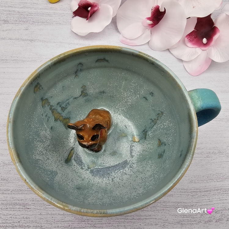 Filiżanka ze spodkiem pieskiem BULDOŻKIEM FRANCUSKIM ceramiczna ze spodkiem i karmelowym pieskiem ręcznie toczona i malowana elegancka filiżanka z pięknym szkliwem BULDOŻEK FRANCUSKI kubek z pieskiem buldożkiem biszkoptowym